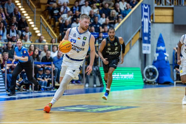Crop: Emotions, Jubilation, Florian Flabb, HAKRO Merlins Crailsheim, Head Coach, GER, HAKRO Merlins Crailsheim vs. Tigers Tübingen, Basketball, 2nd Basketball Bundesliga, Pro A, Matchday 2, 2026–2027 Season, October 2, 2026, GER, HAKRO Merlins Crailsheim vs. Tigers Tübingen, Basketball, 2nd Basketball Bundesliga, Pro A, Matchday 2, 2026–2027 Season, October 2, 2026, Ilshofen Copyright: xEibner-Pressefoto JanixPlessx EP_JPL