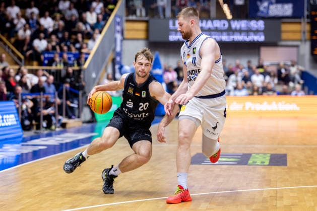 HAKRO Merlins Crailsheim vs. Tübingen Tigers, Men s, 2nd Bundesliga, Barmer 2 Basketball Bundesliga, Pro A, Matchday 2, 2026–2027 Season, October 2, 2026: Simon Feneberg (Tigers Tübingen), 20 points, vs. Luc van Slooten (HAKRO Merlins Crailsheim), 11 points