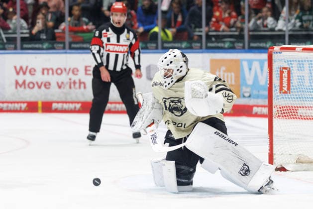 Hannibal Weitzmann, 67, of the Grizzlys Wolfsburg during the game between the Augsburger Panther and the Grizzlys Wolfsburg, ice hockey, men s, DEL, 2026–2027, Matchday 5 on October 2, 2026, in Augsburg, Curt Frenzel Stadium, Bavaria, Germany