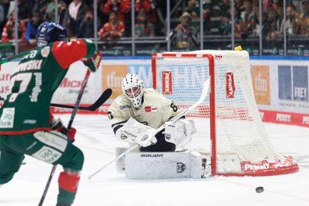 Hannibal Weitzmann, 67, of the Grizzlys Wolfsburg during the game between the Augsburger Panther and the Grizzlys Wolfsburg, ice hockey, men s, DEL, 2026–2027, Matchday 5 on October 2, 2026, in Augsburg, Curt Frenzel Stadium, Bavaria, Germany
