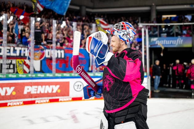 October 2, 2026, 2026–2027 Ice Hockey Season, Penny DEL, Nuremberg Ice Tigers, Icetigers, Schwenninger Wild Wings, Schwenningen, ThHa xthxhax, Niklas Treutle 31, Nuremberg Ice Tigers (NIT) celebrates with the fans
