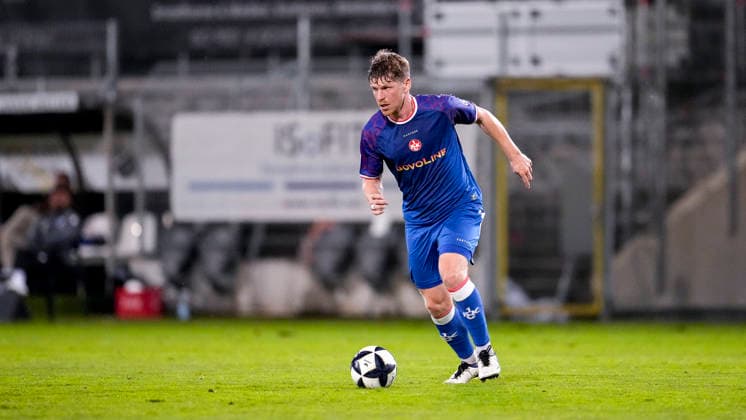 Denis Linsmayer FCK, 6, on the ball, free kick, full-body shot, single frame, single photo, action, 02 10 2026, Sandhausen, Germany, soccer, Regionalliga Südwest, SV Sandhausen vs. 1. FC Kaiserslautern II xozx