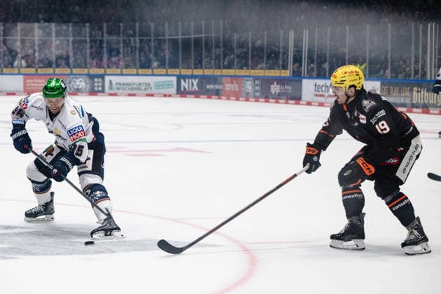 Frederik Tiffels, Eisbären Berlin, 95; Robin Van Calster, Löwen Frankfurt, 19 GER; Löwen Frankfurt vs. Eisbären Berlin, Ice Hockey, PENNY DEL, Matchday 5, 2026–2027 Season, October 2, 2026 GER, Loewen Frankfurt vs. Eisbaeren Berlin, Ice Hockey, PENNY DEL, Matchday 5, 2026–2027 Season, October 2, 2026 Frankfurt am Main Copyright: xEibner-Pressefoto AttilaxZigax EP_AZA