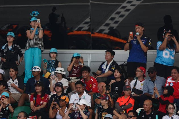 F1 Bahrain Grand Prix In Malaysia - Qualifying SEPANG, MALAYSIA - OCTOBER 3: Fans during the qualifying ahead of the Formula 1 Bahrain Grand Prix at Sepang International Circuit in Sepang, Malaysia on October 3, 2026. Jakub Porzycki Anadolu Sepang Malaysia. Editorial use only. Please get in touch for any other usage. Copyright: x2026xAnadoluxJakubxPorzyckix