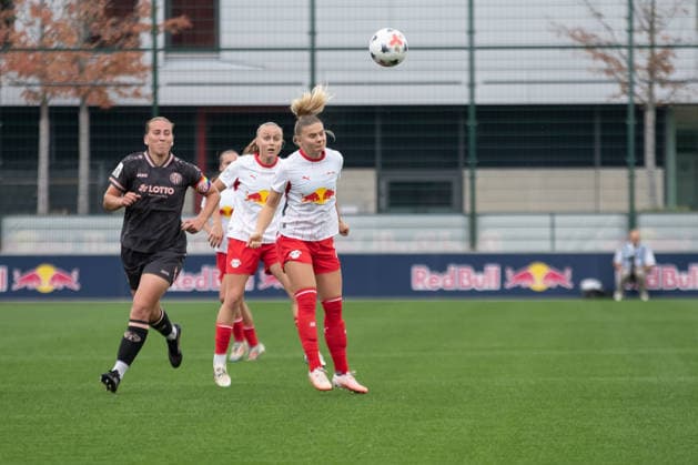 Google Pixel Women s Bundesliga, RB Leipzig vs. FSV Mainz 05, October 3, 2026, Therese Simonsson 27, RB Leipzig heading the ball, Google Pixel Women s Bundesliga, 2026–2027 season, Matchday 6: RB Leipzig vs. FSV Mainz 05 on October 3, 2026, Cottaweg Training Center, Leipzig. DFB regulations prohibit any use of photographs as image sequences and or quasi-video. Copyright: xBEAUTIFULxSPORTS JanxKaeferx