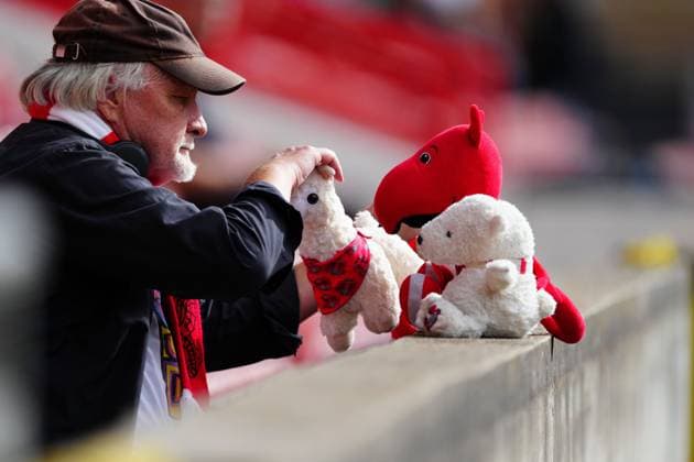 A Leyton Orient fan arrnges his soft toys Leyton Orient v Plymouth Argyle, EFL Sky Bet League One, Football, BetWright Stadium, London, UK - 03 Oct 2026London BetWright Stadium United Kingdom EDITORIAL USE ONLY No use with unauthorised audio, video, data, fixture lists, club league logos or live services. Online in-match use limited to 120 images, no video emulation. No use in betting, games or single club league player publications. Copyright: xJavierxGarcia Shutterstockx 17183391ab