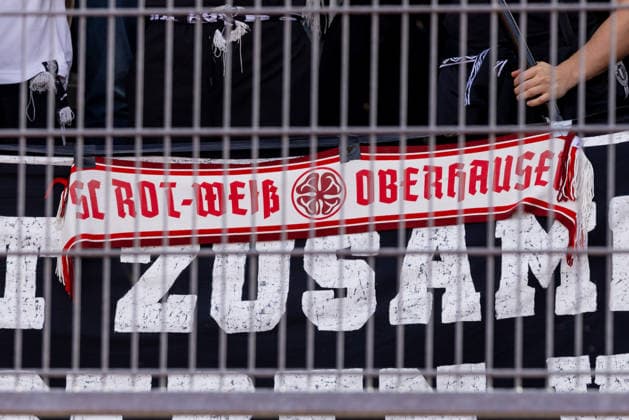 KSV Hessen Kassel vs. SSV Ulm 1846 Soccer, Regionalliga Südwest, Matchday 10, Auestadion Kassel, October 3, 2026. Fan camaraderie: Fans of RW Oberhausen support the fans of SSV Ulm 1846 soccer in Kassel. KSV Hessen Kassel vs. SSV Ulm 1846 Soccer, Regionalliga Southwest, Matchday 10, Auestadion Kassel, October 3, 2026. Photo by Lucca Fundel, Kassel Auestadion, Hesse, Germany