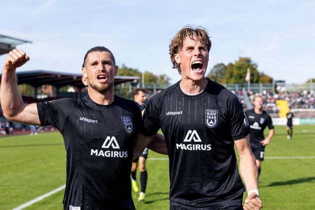 KSV Hessen Kassel vs. SSV Ulm 1846 Soccer, Regionalliga Southwest, Matchday 10, Auestadion Kassel, October 3, 2026—Goal celebration, cheers, and joy after Dennis Chessa’s goal for SSV Ulm 1846, making the score 1–2—SSV Ulm 1846 soccer, 11 (from left) Dennis Chessa, SSV Ulm 1846 soccer, 11, Oliver Wähling, SSV Ulm 1846 Soccer, 10 KSV Hessen Kassel vs. SSV Ulm 1846 Soccer, Regionalliga Southwest, Matchday 10, Auestadion, Kassel, October 3, 2026; Photo by Lucca Fundel; Kassel Auestadion, Hesse, Germany