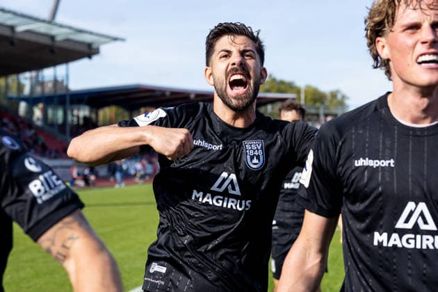 KSV Hessen Kassel vs. SSV Ulm 1846 Soccer, Regionalliga Südwest, Matchday 10, Auestadion Kassel, October 3, 2026—Goal celebration, cheers, and joy after Dennis Chessa’s goal for SSV Ulm 1846, making the score 1–2, soccer, 11 Moritz Heinrich, SSV Ulm 1846 soccer, 37 KSV Hessen Kassel vs. SSV Ulm 1846 soccer, Regionalliga Southwest, Matchday 10, Auestadion Kassel, October 3, 2026; Photo by Lucca Fundel, Kassel, Auestadion, Hesse, Germany