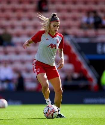 Football - FA Women s Super League - Manchester United, ManU FC Women v Liverpool FC Women LEIGH, ENGLAND - Saturday, October 3, 2026: Liverpool FC Women s Natalia Ramos during the pre-match warm-up before the FA Women™s Super League match between Manchester United FC Women and Liverpool FC Women at Leigh Sports Village. (Photo by David Rawcliffe Propaganda) LEIGH Leigh Sports Village GREATER MANCHESTER ENGLAND Copyright: xDavidxRawcliffex 2026-10-03-Man_Utd_Women_v_Liverpool_Women-005_2