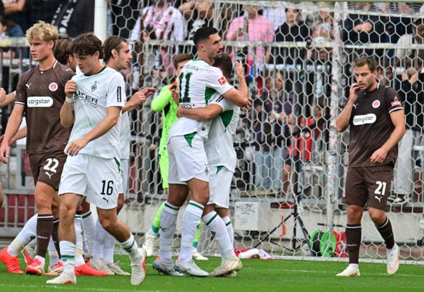 October 3, 2026, German Soccer, Men, Bundesliga, Friendly Match, 2026–2027 Season, Hamburg, FC St. Pauli vs. Borussia Mönchengladbach: Tim Kleindienst (BMG Gladbach, No. 11) scores the 1–0 goal for Gladbach and celebrates with the team. DFB and DFL regulations prohibit any use of photographs as image sequences and or quasi-video. Hamburg Millerntorstadion, Hamburg, Germany Copyright: xnordphotoxGmbH xWitkex