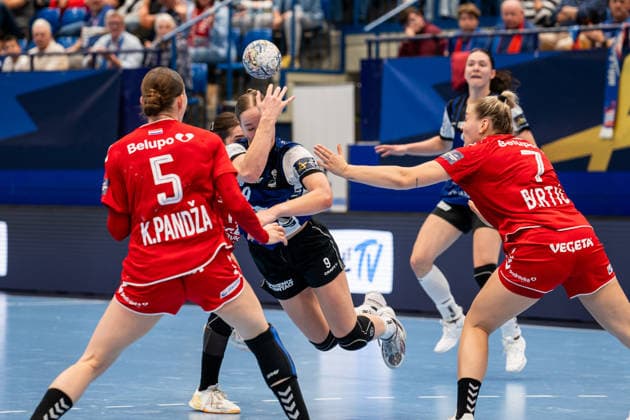 HSG Blomberg Lippe GER vs. HC Podravka CRO, Handball, EHF Champions League Women, Group Stage, October 3, 2026, 2026–2027 Season, Lemgo’s Nieke Kuehne of HSG Blomberg Lippe, No. 09, throws the ball away at the Lemgo Phoenix Contact Arena in Germany