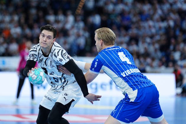Domen Makuc, THW Kiel, 35; Ellidi Snaer Vidarsson, VfL Gummersbach, 04 GER; THW Kiel vs. VfL Gummersbach, Handball, 1st Bundesliga, Matchday 7, 2026–2027 Season, October 3, 2026 GER, THW Kiel vs. VfL Gummersbach, Handball, 1st Bundesliga, Matchday 7, 2026–2027 season, October 3, 2026 Kiel Copyright: xEibner-Pressefoto MarcelxvonxFehrnx EP_MFN