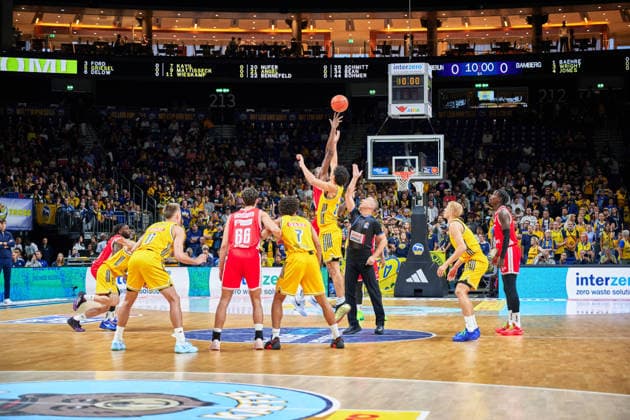 Tip-off, ALBA Berlin vs. BMA 365 Bamberg Baskets, GER, ALBA Berlin vs. BMA 365 Bamberg Baskets, Men s Basketball, easy Credit BBL, 2026–27 Season, Matchday 4, October 3, 2026, GER, ALBA Berlin vs. BMA 365 Bamberg Baskets, Men s Basketball, easy Credit BBL, 2026–27 Season, Matchday 4, October 3, 2026, Berlin Copyright: xClaudiusxRauch,xEibner-Pressefotox xClaudiusxRauchx EP_CRH