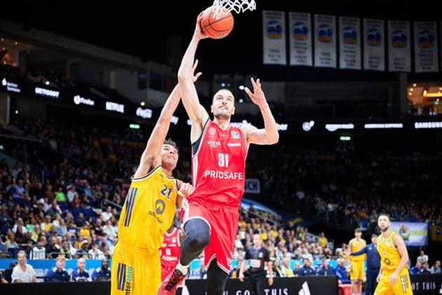 Brandon Angel, ALBA BERLIN, 21, Daniel Keppeler, Bamberg Baskets, 31, GER, ALBA Berlin vs. BMA 365 Bamberg Baskets, Men s Basketball, easy Credit BBL, 2026–27 Season, Matchday 4, October 3, 2026, GER, ALBA Berlin vs. BMA 365 Bamberg Baskets, Men s Basketball, easyCredit BBL, 2026–27 Season, Matchday 4, October 3, 2026, Berlin Copyright: xClaudiusxRauch,xEibner-Pressefotox xClaudiusxRauchx EP_CRH