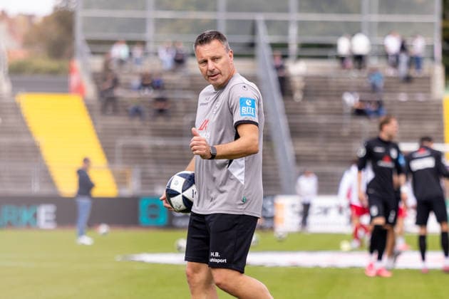 KSV Hessen Kassel vs. SSV Ulm 1846 Soccer, Regionalliga Südwest, Matchday 10, Auestadion Kassel, October 3, 2026—Holger Betz, SSV Ulm 1846 soccer, goalkeeper coach—KSV Hessen Kassel vs. SSV Ulm 1846 soccer, Regionalliga Southwest, Matchday 10, Auestadion Kassel, October 3, 2026; Photo by Lucca Fundel, Kassel Auestadion, Hesse, Germany