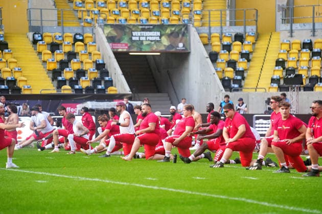 The Potsdam Royals team warming up: Dresden Monarchs vs. Potsdam Royals, American football, German Football League, GFL Bowl, 2026 season, October 3, 2026 Dresden Monarchs vs. Potsdam Royals, American football, German Football League, GFL Bowl, 2026 season, October 3, 2026, Dresden Copyright: xEibner-Pressefoto PiaxSchindlerx EP_PSR