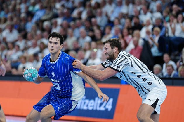 Nikola Roganovic, VfL Gummersbach, 23, Harald Reinkind, THW Kiel, 06 GER, THW Kiel vs. VfL Gummersbach, Handball, 1st Bundesliga, Matchday 7, 2026–2027 Season, October 3, 2026 GER, THW Kiel vs. VfL Gummersbach, Handball, 1st Bundesliga, Matchday 7, 2026–2027 Season, October 3, 2026 Kiel Copyright: xEibner-Pressefoto MarcelxvonxFehrnx EP_MFN