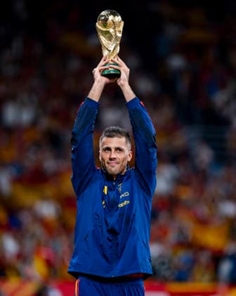 Spain v Czechia - UEFA Nations League 2026 27 Group A3 MD3 OVIEDO, SPAIN - OCTOBER 3: Rodri of Spain lifts the FIFA World Cup, WM, Weltmeisterschaft, Fussball trophy in the stadium before the UEFA Nations League 2026 27 group phase match between Spain and Czechia at Estadio Carlos Tartiere on October 3, 2026 in Oviedo, Spain. Oviedo Estadio Carlos Tartiere Oviedo Spain Copyright: xAlbertoxGardinx AGardin_20261003_Foot_Spa_Cze_0177