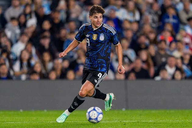 Burkina Faso v Argentina BUENOS AIRES, - OCTOBER 3: Julian Alvarez 9 of Argentina dribbles the ball during a game between Burkina Faso and Argentina at Estadio Monumental on October 3, 2026 in Buenos Aires, STATE . Buenos Aires Estadio Monumental Argentnina Copyright: xAndrewxJ.xClark ISIxPhotosx 10001