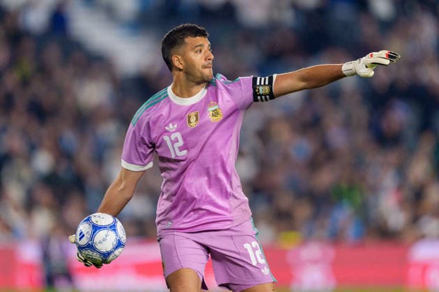 Burkina Faso v Argentina BUENOS AIRES, - OCTOBER 3: Geronimo Rulli 12 of Argentina throws the ball during a game between Burkina Faso and Argentina at Estadio Monumental on October 3, 2026 in Buenos Aires, STATE . Buenos Aires Estadio Monumental Argentnina Copyright: xAndrewxJ.xClark ISIxPhotosx 10001