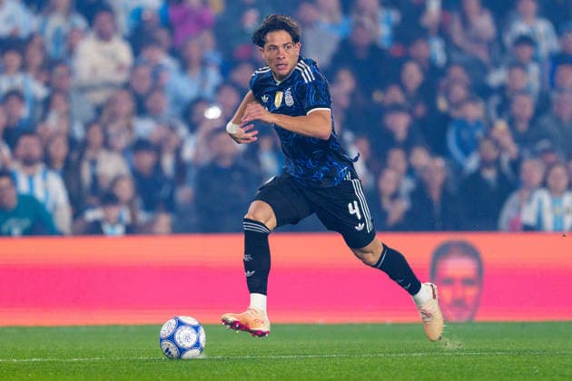 Burkina Faso v Argentina BUENOS AIRES, - OCTOBER 3: Agustín Giay 4 of Argentina dribbles the ball during a game between Burkina Faso and Argentina at Estadio Monumental on October 3, 2026 in Buenos Aires, STATE . Buenos Aires Estadio Monumental Argentnina Copyright: xAndrewxJ.xClark ISIxPhotosx 10001