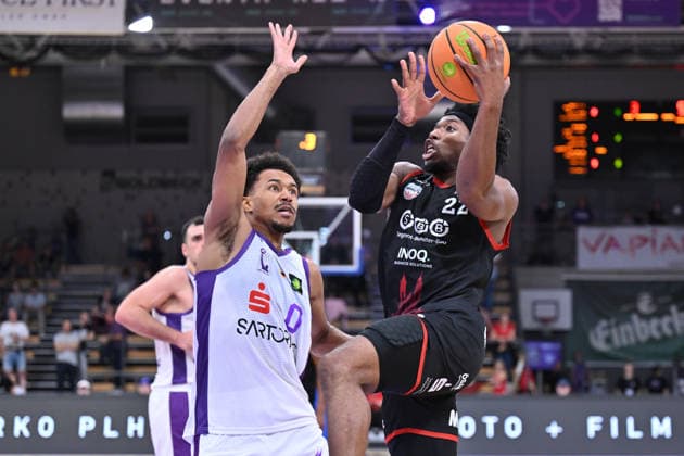 BG Göttingen vs. SBB Börde Baskets Wolmirstedt, October 4, 2026, Göttingen Basketball 2nd Bundesliga, ProA, BG Göttingen vs. SBB Börde Baskets Wolmirstedt, Matchday 3, Sparkassen Arena; Kenneth Andrew Cooper (right), SBB Börde Baskets Wolmirstedt drives to the basket against Nils Schmitz (left), BG Göttingen, Göttingen, Lower Saxony, Germany