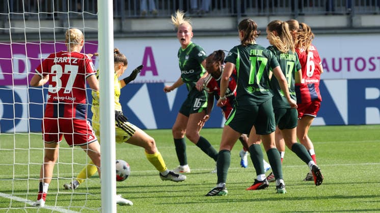VfL vs. HSV, Women s Bundesliga, Wolfsburg, October 4, 2026, Soccer, Women, Google Pixel Bundesliga, 2026–2027 Season, VfL Wolfsburg vs. Hamburger SV GoalkeeperKinga Szemik (HSV), Camilla Küver (VfL Wolfsburg), Magou Doucoure (HSV), AOK Stadium, Lower Saxony, Germany