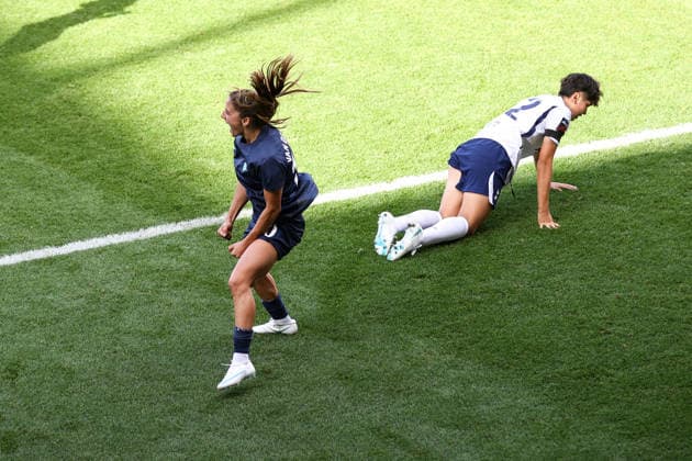 Tottenham Hotspur gegen London City Lionesses, 4. Oktober 2026, London Women’s Super League Tottenham Hotspur gegen London City Lionesses Danielle van de Donk von den London City Lionesses feiert das vierte Tor. Foto: Jacques Feeney Abseits, London, Großbritannien Copyright: xJacquesxFeeneyx xOffsidexOffside