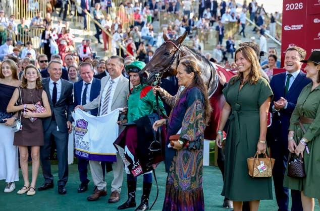 October 4, 2026, Paris, USA: Daryz (1) ridden by Mickael Barzalona wins the Qatar Prix de lâ€⠢arc de Triomphe (Group 1) at Longchamp Racecourse in Paris, France on October 4, 2026. Eclipse Sportswire CSM Paris USA - ZUMAcs17 20261004_faf_cs17_088 Copyright: xSandraxScherningx