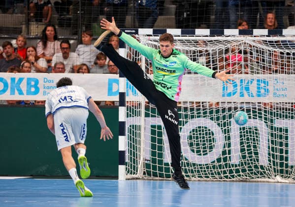 October 4, 2026, Germany, Stuttgart, Opel HBL, 2026–2027 Bundesliga, TVB Stuttgart vs. TBV Lemgo Lippe, from left: Samuel Zehnder (TBV), Mateusz Kornecki (TVB)