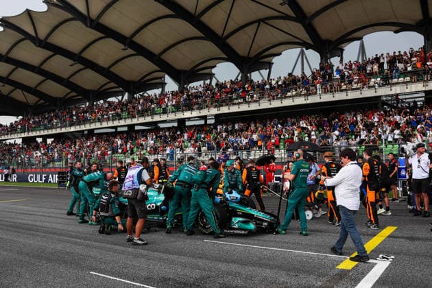 F1 - BAHRAIN GRAND PRIX IN MALAYSIA 2026 starting grid 14 ALONSO Fernando (spa), Aston Martin F1 Team AMR26, during the 2026 Formula 1 Bahrain Grand Prix in Malaysia, 16th round of the 2026 Formula One World Championship, WM, Weltmeisterschaft from October 2 to 4, 2026 on the Sepang International Circuit, in Sepang, Malaysia - SepangMalaysia Copyright: xANTONINxVINCENTx