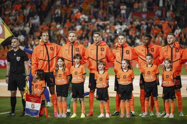 EINDHOVEN - (lr) Virgil van Dijk of the Netherlands, Netherlands goalkeeper Bart Verbruggen, Micky van de Ven of the Netherlands, Joey Veerman of the Netherlands, Denzel Dumfries of the Netherlands and Teun Koopmeiners of the Netherlands ahead of the UEFA Nations League match between the Netherlands and Serbia at the Philips Stadium on 4 October 2026 in Eindhoven, the Netherlands. KOEN VAN WEEL ANP xVIxANPxSportx xxANPxIVx 571516903 originalFilename: 571516903