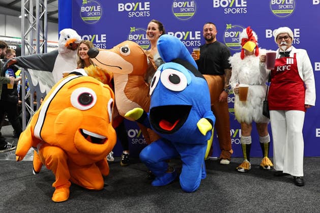 2026 BOYLE Sports World Grand Prix Fans in fancy dress during the 2026 Boyle Sports World Grand Prix Final at Mattioli Arena, Leicester, United Kingdom on 4 October 2026 Credit: Ryan Crockett Every Second Media Editorial use only. All images are copyright Every Second Media Limited. No images may be reproduced without prior permission. Copyright: xIMAGO EveryxSecondxMediax ESM-2198-0009 RyanxCrockettx xEveryxSecondxMediax