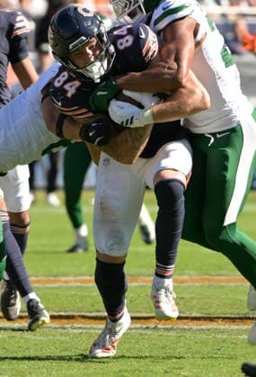 Chicago Bears tight end Colston Loveland (84) struggles for the first down in the fourth quarter against the New York Jets at Soldier Field in Chicago on Sunday, October 4, 2026. Bears defeated the Jets 23-12. CHI20261004125 MARKxBLACK