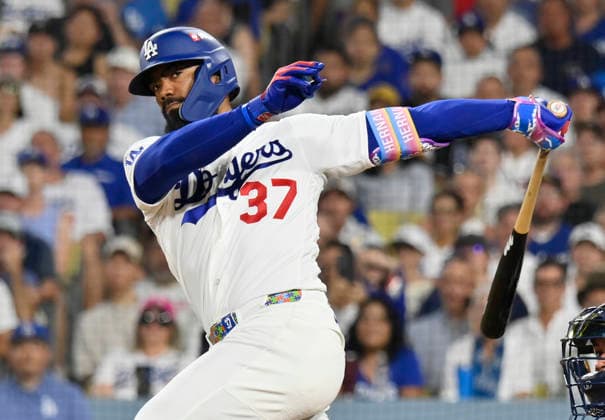 Los Angeles Dodgers Teoscar Hernandez (37) strikes out swinging against the Atlanta Braves in the fifth inning in an MLB, Baseball Herren, USA National League Division Series game at Dodger Stadium in Los Angeles, California, on Sunday, October 4, 2026. LAP20261004720 JIMxRUYMEN