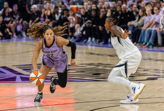 WNBA, Basketball Damen, USA Semi Finals Game 1 2026: Las Vegas Vs Golden State OCT 4 OCT 04 2026 San Francisco, CA U.S.A. Golden State Valkyries guard Veronica Burton(22)drives to the basket during the WNBA semifinals playoff game 1 western conference between the Las Vegas Aces and the Golden State Valkyries at the Chase Centers. Thurman James CSM (Credit Image: Â Thurman James Cal Media) San Francisco Ca USA EDITORIAL USE ONLY Copyright: xx ZUMA-20261004_zma_c04_446.jpg ThurmanxJamesx csmphotothree531806