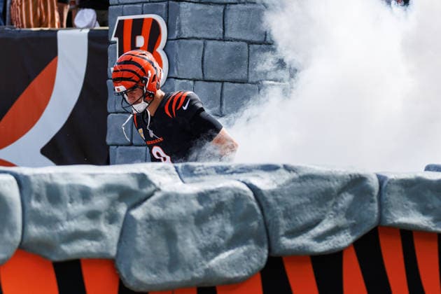 Oct 4, 2026; Cincinnati, OH, USA; Cincinnati Bengals quarterback Joe Burrow (9) during player introductions prior to NFL, American Football Herren, USA game action against the Jacksonville Jaguars at Paycor Stadium. Mandatory Credit: -Cal Media - ZUMAc04_ 20261004_zma_c04_529 Copyright: xJohnxMersitsx
