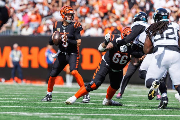 Oct 4, 2026; Cincinnati, OH, USA; Cincinnati Bengals quarterback Joe Burrow (9) sets in the pocket during NFL, American Football Herren, USA game action against the Jacksonville Jaguars at Paycor Stadium. Mandatory Credit: -Cal Media - ZUMAc04_ 20261004_zma_c04_532 Copyright: xJohnxMersitsx