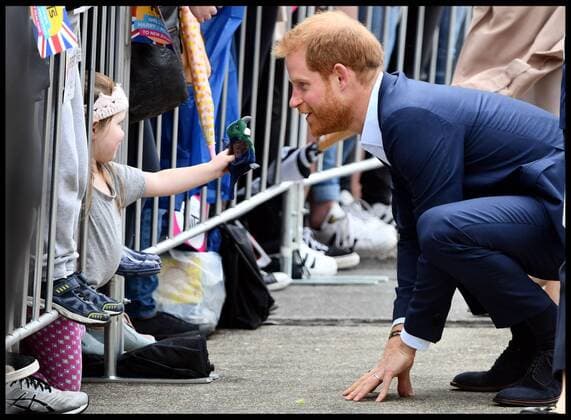 Entertainment Bilder der Woche KW44 Entertainment Bilder des Tages . 30 10 2018. Auckland, New Zealand. Prince Harry and Meghan Markle Royal Tour-Day Fifteen. Unveiling of The Queen s Commonwealth Canopy in Redvale, North Shore, New Zealand. Prince Harry, The Duke of Sussex accompanied by wife Meghan, The Duchess of Sussex, Public Walkabout in Viaduct Harbour, Auckland, as part of their official 16-day Autumn tour visiting cities in Australia, Fiji, Tonga and New Zealand. xAndrewxParsonsx xi-Imagesx IIM-18759-0141