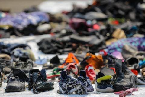 News Themen der Woche KW44 News Bilder des Tages November 1, 2018 - Tanjung Priok, Jakarta, Indonesia - Personal items recovered from Lion Air flight JT 610 by Search and Rescue personnel at the Tanjung Priok port at Tanjung Priok Harbour, Jakarta, Indonesia, on Thursday, November 1, 2018. Rescuers have recovered human remains and personal items in the wreckage, with all 189 passengers and crew feared dead, the plane crashed into the sea just minutes after taking off from Indonesia s capital. Tanjung Priok Indonesia - ZUMAn230 20181101_zaa_n230_001 Copyright: xAndrewxLotulungx
