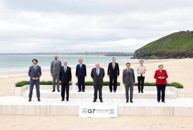 Bilder des Jahres 2021, News 06 Juni News Themen der Woche KW23 News Bilder des Tages (210613) -- CORNWALL, June 13, 2021 -- (From L to R, Front) Canadian Prime Minister Justin Trudeau, U.S. President Joe Biden, British Prime Minister Boris Johnson, French President Emmanuel Macron, German Chancellor Angela Merkel, (From L to R, Rear) European Council President Charles Michel, Japanese Prime Minister Yoshihide Suga, Italian Prime Minister Mario Draghi and European Commission President Ursula von der Leyen, stand for a photo in Carbis Bay, Cornwall, Britain, on June 11, 2021. TO GO WITH XINHUA HEADLINES OF JUNE 13, 2021 ( Handout via Xinhua) BRITAIN-CORNWALL-G7 SUMMIT AndrewxParsons Nox10xDowningxStreet