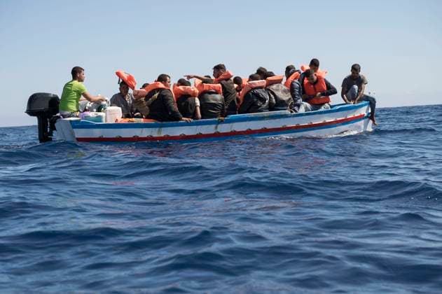 Bilder des Jahres 2022, News 05 Mai News Themen der Woche KW20 News Bilder des Tages May 21, 2022, Catanzaro, Catanzaro, Malta: Migrants seen on a wooden boat under the sun. During the 91st mission, 23 person, from Tunisia, were rescued by the crew of Astral, the sailing vessel of the Spanish NGO Open Arms, in Maltaâ€⠢s SAR Zone. Catanzaro Malta - ZUMAf172 20220521_zip_f172_031 Copyright: xValeriaxFerrarox