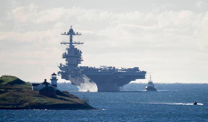 Bilder des Jahres 2022, News 10 Oktober News Themen der Woche KW43 News Bilder des Tages October 28, 2022, Halifax, NS, Canada: The USS Gerald R. Ford, one of the world s largest aircraft carriers, arrives in Halifax on Friday, Oct. 28, 2022. The United States Navy s most advanced aircraft carrier is on its first deployment, five years after it was commissioned into service. Halifax Canada - ZUMAc35_ 20221028_zaf_c35_040 Copyright: xAndrewxVaughanx