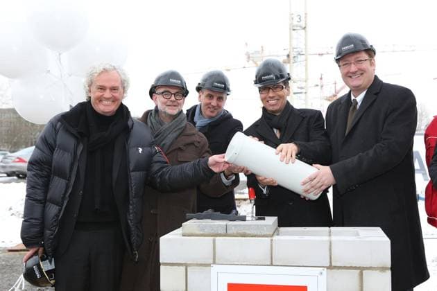 Grundsteinlegung neues Wohnbauprojekt PANDION Parkside One , Stadtquartier Belsenpark Oberkassel,Bernd Römer und Stephan Kögeler (Römer Partner Architekten), Prof. Johannes Kister (Architekt) , Reinhold Knodel (Inhaber Pandion) , OB Dirk Elbers, , Foto: Stefan Arend WAZ Fotopool Grundsteinlegung neues Wohnbauprojekt PANDION Parkside One , Stadtquartier Belsenpark Oberkassel,Bernd Römer und Stephan Kögeler (Römer Partner Architekten), Prof. Johannes Kister (Architekt) , Reinhold Knodel (Inhaber Pandion) , OB Dirk Elbers, , Deutschland NRW Düsseldorf Copyright: STEFANxAREND