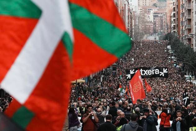 Bilder des Jahres 2024, News 01 Januar News Themen der Woche KW02 Spanien, Protestmarsch für die Rückkehr von ETA-Inhaftierten im baskischen Bilbao The Annual Mobilization In Favor Of The ETA Prisoners In Bilbao Hundreds of people during a demonstration for coexistence, on January 13, 2024, in Bilbao, Biscay, Euskadi, Spain. The protest, called by Sare under the slogan Konponbiderako Giltzak, Llaves para la resolucion , calls on citizens to participate to demand coexistence and the end of the exceptionalities that continue to be applied to ETA prisoners. The demonstration has been supported by Puigdemont, Junts MEPs, BNG and Podemos. Photo by H.Bilbao Europa Press ABACAPRESS.COM Bilbao Basque Country Spain Copyright: xEuropaxPress ABACAx