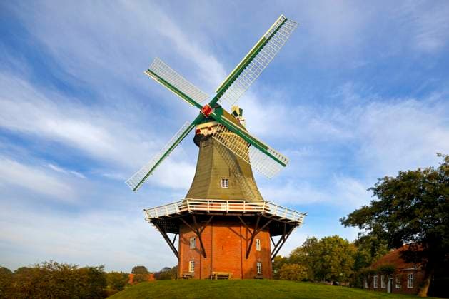a the both Twin mills on Old Greetsieler Sieltief, Krummhoern, Germany, Lower Saxony, East Frisia, Greetsiel One of The Two Twin Mills AT The Age Greetsieler Sieltief, Krummhoern, Germany, Lower Saxony, East Frisia, Greetsiel BLWS701765 Copyright: xblickwinkel S.xZiesex