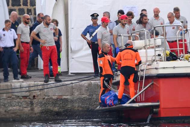 Bilder des Jahres 2024, News 08 August News Themen der Woche KW34 Firefighters recover body from sunken Bayesian yacht - Palermo, Italy 21 Aug 2024 Firefighters and the Italian Coast Guard recover the fifth body from the sailing ship that sank in Porticello. It is the tycoon Mike Lynch, only his daughter Hannah is still missing. Sicily, Italy, August 22, 2024. 15 passengers were rescued after a 56-meter luxury sailing yacht, the Bayesian, with 22 people on board, sank on August 19 due to a tornado that hit the area., Credit:Valeria Ferraro Avalon Italy, Italia, Palermo, Porticello Copyright: xValeriaxFerrarox xAvalonx 0900651650