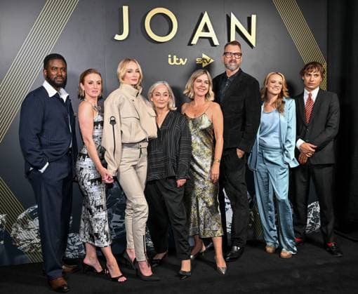 Bilder des Jahres 2024, Entertainment 09 September Entertainment Bilder des Tages Launch of the ITV Drama series Joan , Red Carpet, Arrivals, London, UK. London, UK, 19 September 2024. (L-R) Gershwyn Eustache Jnr, Kirsty J Curtis, Sophie Turner,Ruth Kenley-Letts ,Anna Symon,Richard Laxton,Laura Aikman, Frank Dillane at the Launch of the ITV Drama series Joan at the Jack Solomans Club, London, UK. Editorial Note: The ITV Drama ˜Joan™ is set to launch on 29th September 2024 on ITV and ITVX., Credit:Lee Floyd Avalon UK, London, Jack Solomans Club Copyright: xLeexFloydx xAvalonx 0909867661