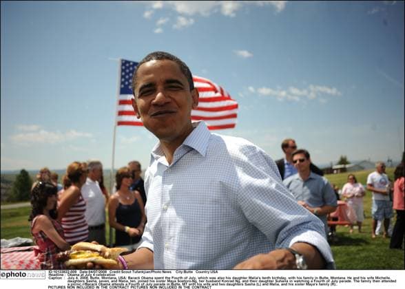 Obama at July 4 celebration July 4, 2008, Butte, Montana, USA: Barack Obama spent the Fourth of July, which was also his daughter Malia s tenth birthday, with his family in Butte, Montana. He and his wife Michelle, daughters Sasha, seven, and Malia, ten, joined his sister Maya Soetoro-Ng, her husband Konrad Ng, and their daughter Suhaila in watching a Fourth of July parade. The family then attended a picnic. Barack Obama attends a Fourth of July parade in Butte, MT with his wife and two daughters Sasha (L) and Malia, and his sister Maya s family (R).. Butte USA Copyright: xScoutxTufankjianx